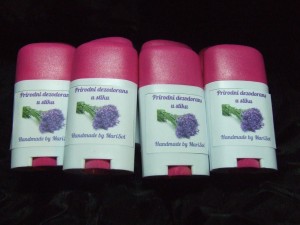 Prirodni, domaći dezodorans u stiku sa antibakterijskim svojstvima 