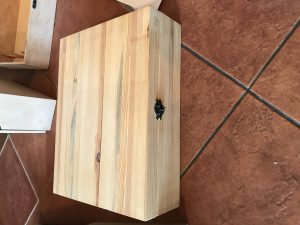 Drveni kovčežić za medene proizvode